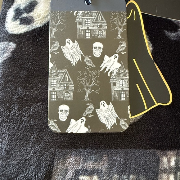 Rachel Roy ghosts,crows, haunted house
Skulls Throw - Picture 8 of 9